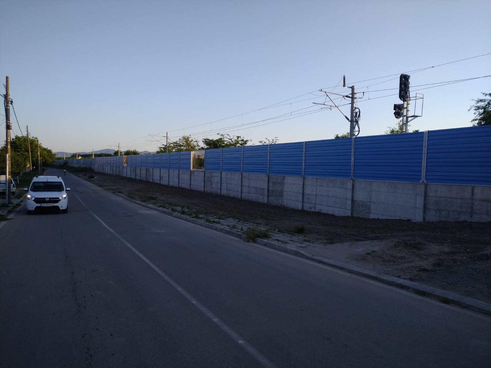 Доизграждане на акустична шумозаглушителна ограда след закриване на временен прелез